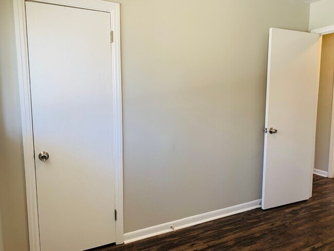 Building Photo - 6102 E Fayetteville Dr