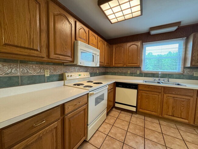 Building Photo - 892 Tremont St