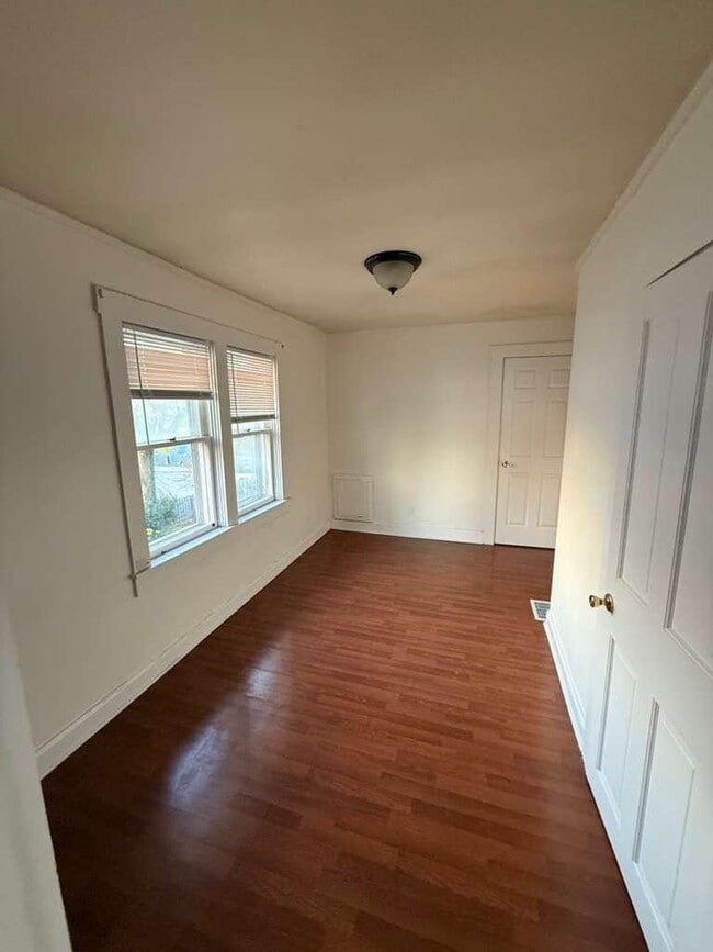 Building Photo - 932 E Market St