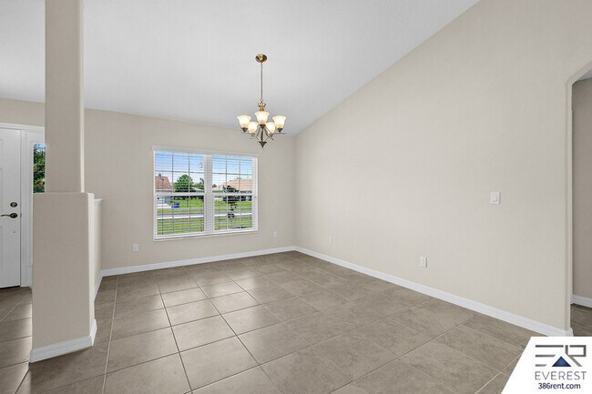 Building Photo - 10 Lysander Ln