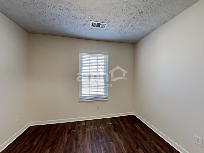 Building Photo - 1450 Brighton Cir