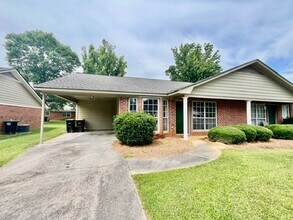 Building Photo - Pebblecreek Dr #6 &amp; 8