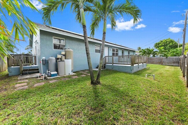 Building Photo - 3581 Kitely Ave