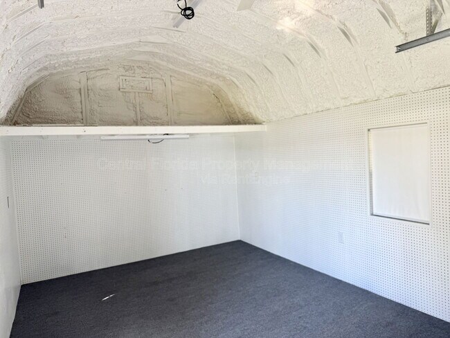 Building Photo - 5243 W Lake Butler Rd