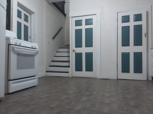 Building Photo - 182 Monterey St