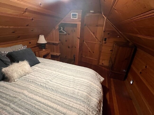 Building Photo - Seasonal Furnished rental sleeps 4