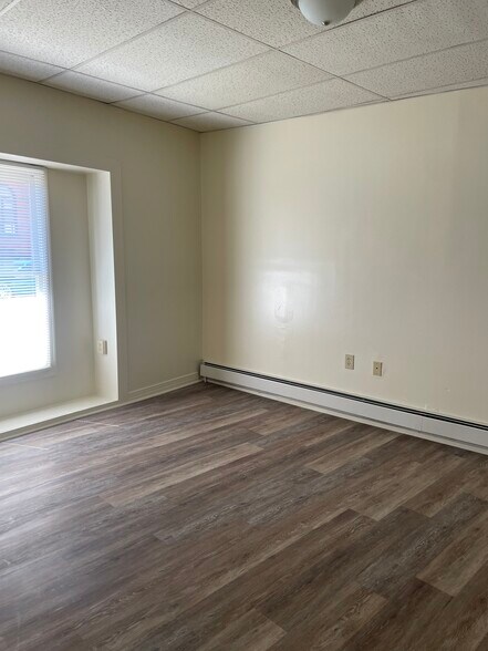 bed 2 - 1700 Centre Ave