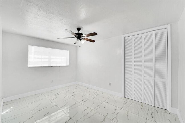 Building Photo - 7251 Grandview Blvd