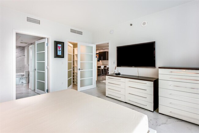 Building Photo - 55 SE 6th St