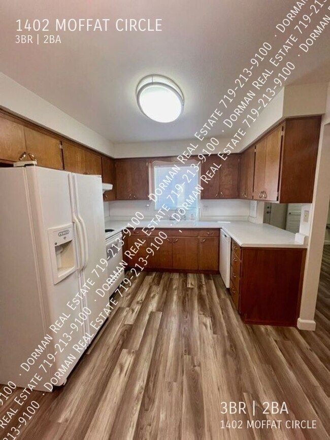 Building Photo - 1402 Moffat Cir