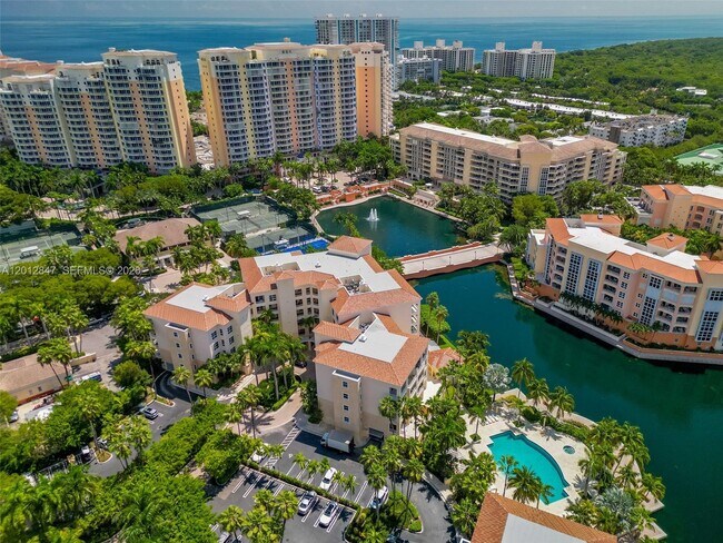 Building Photo - 731 Crandon Blvd