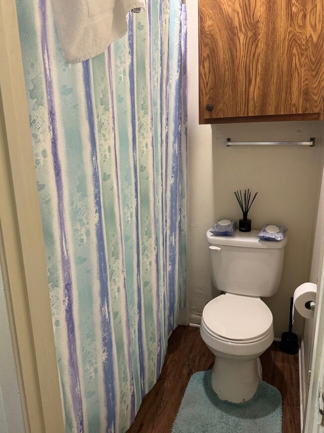 Building Photo - SUBLEASE AVAILABLE DECEMBER 1st Cute 2 bed...