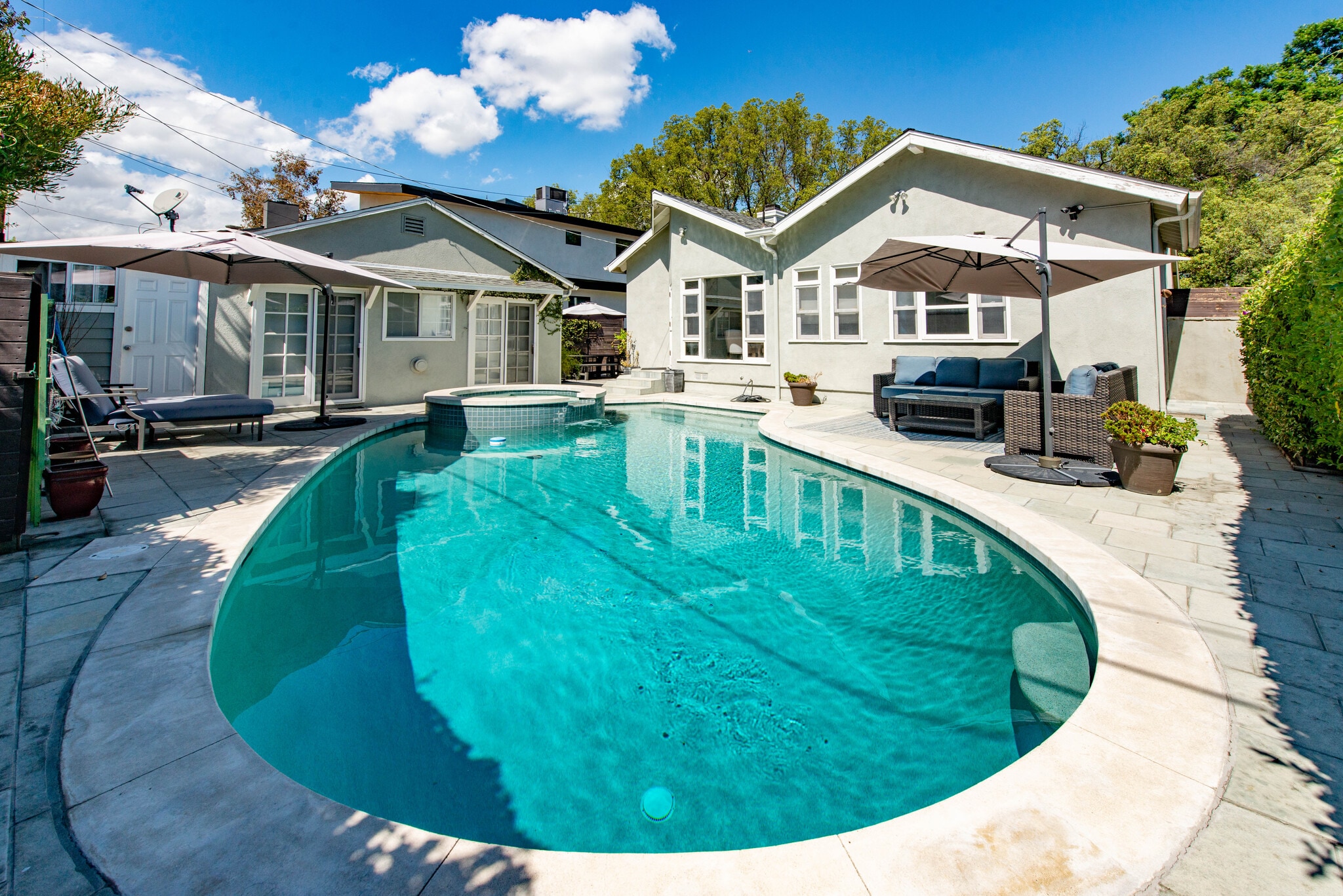 Building Photo - 13964 Peach Grove St