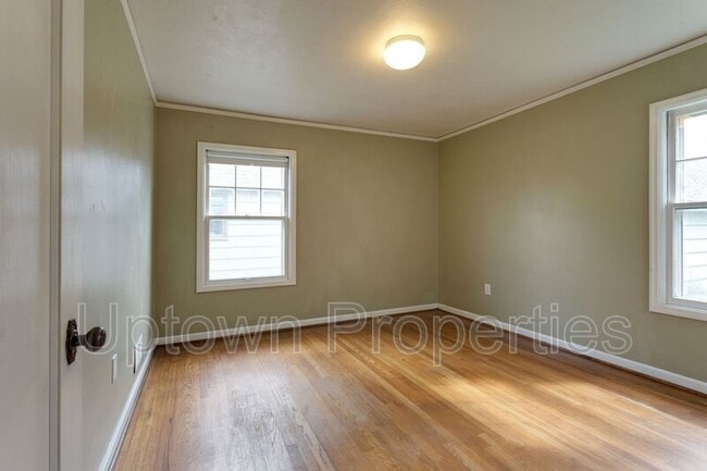 Building Photo - 1644 N Willamette Blvd