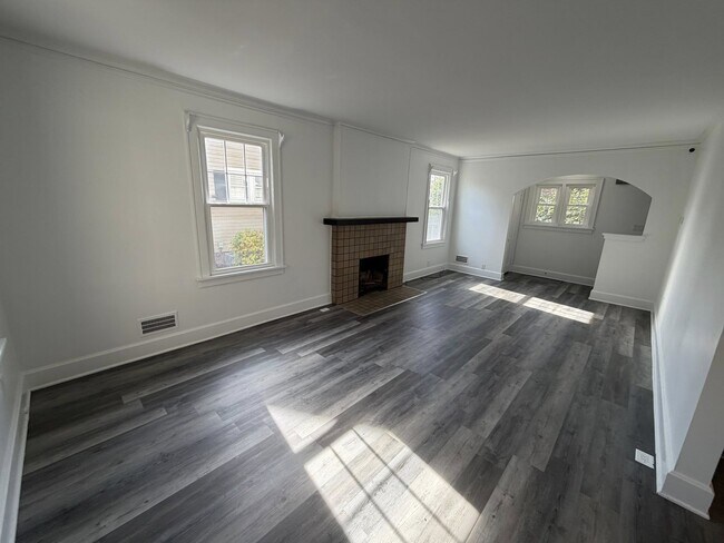 Building Photo - 2657 Dresden Rd