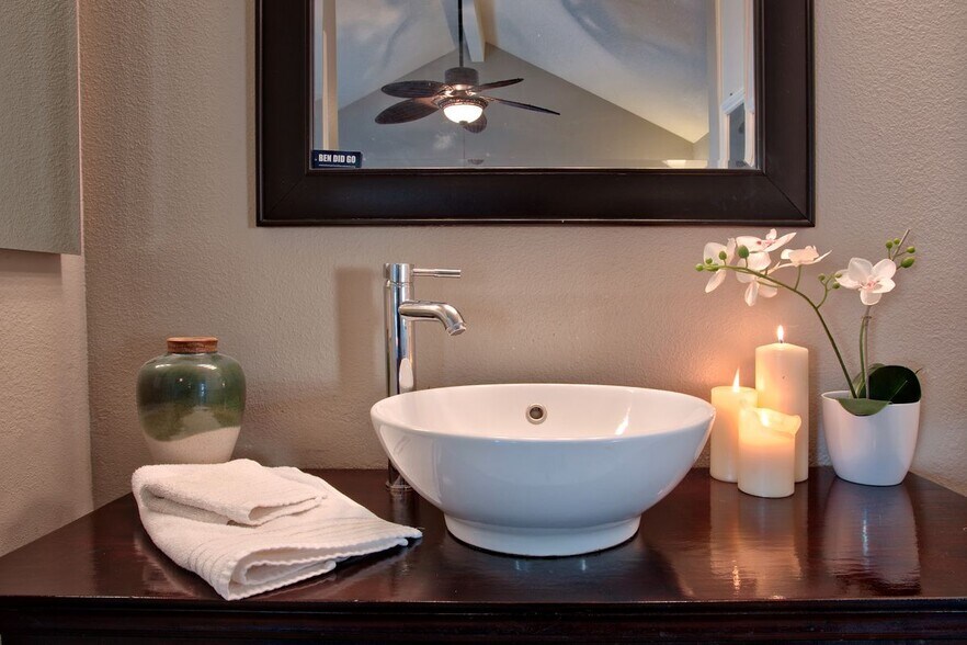 Building Photo - 28556 Rancho-Laguna