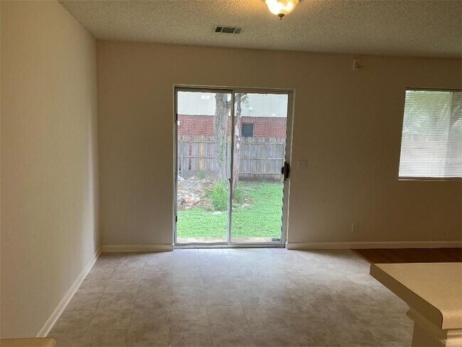 Building Photo - 4000 Barlow Dr