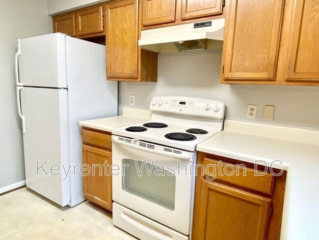 Building Photo - 18231 Fox Chase Cir