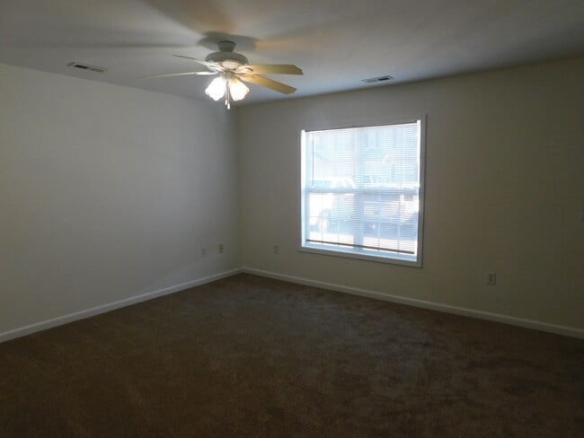 Building Photo - Townhouse Located Conveniently Near Base