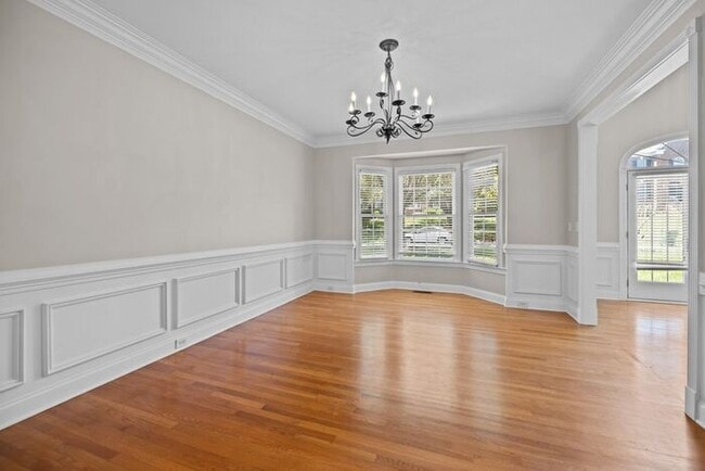Building Photo - Beyond Stunning Home!