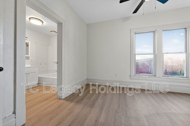 Building Photo - 1627 W Pike St