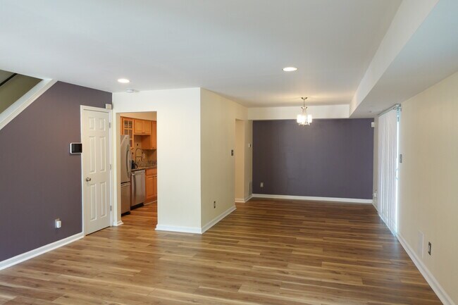Building Photo - 3001 N Dale Ct