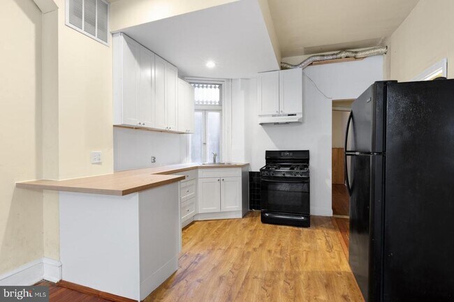 Building Photo - 5147 Hazel Ave