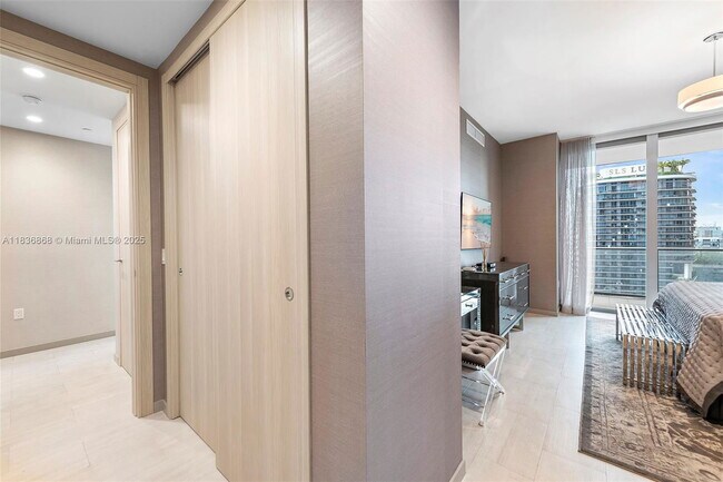 Building Photo - 1000 Brickell Plaza