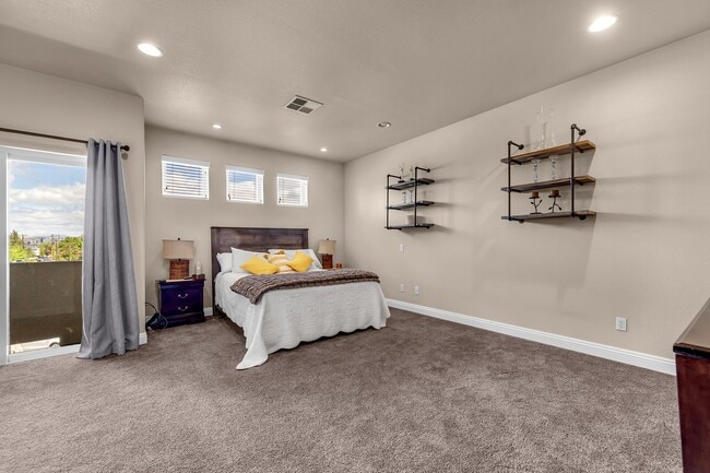 Building Photo - Central 2 Bedroom Home - Reno