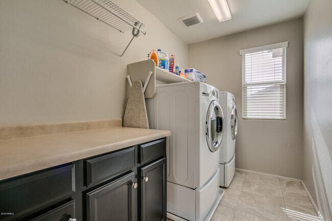 Building Photo - Great Mesa Community Dahlia Pointe 3 bedro...