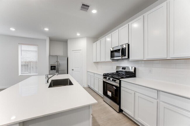 Building Photo - 16542 Texas Palmetto Wy
