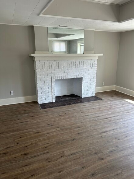 Primary Photo - 219 East St