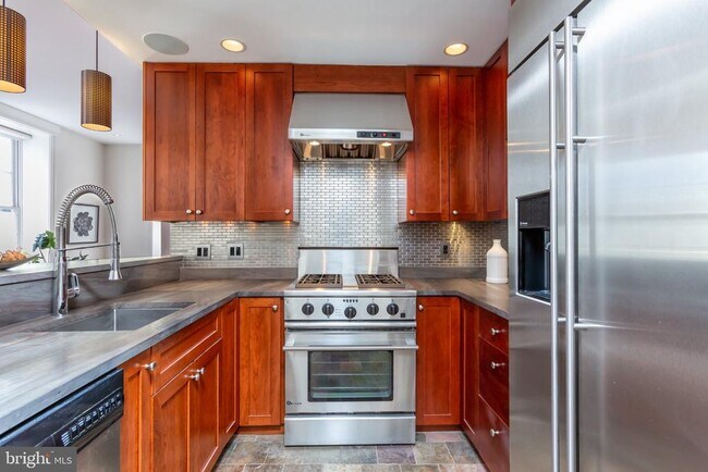 Building Photo - 2735 Olive St NW
