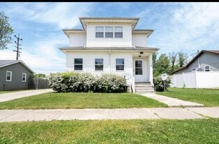 Building Photo - 327 Planett St