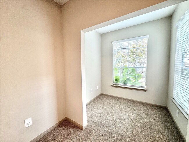 Primary Photo - 702 Hadley St