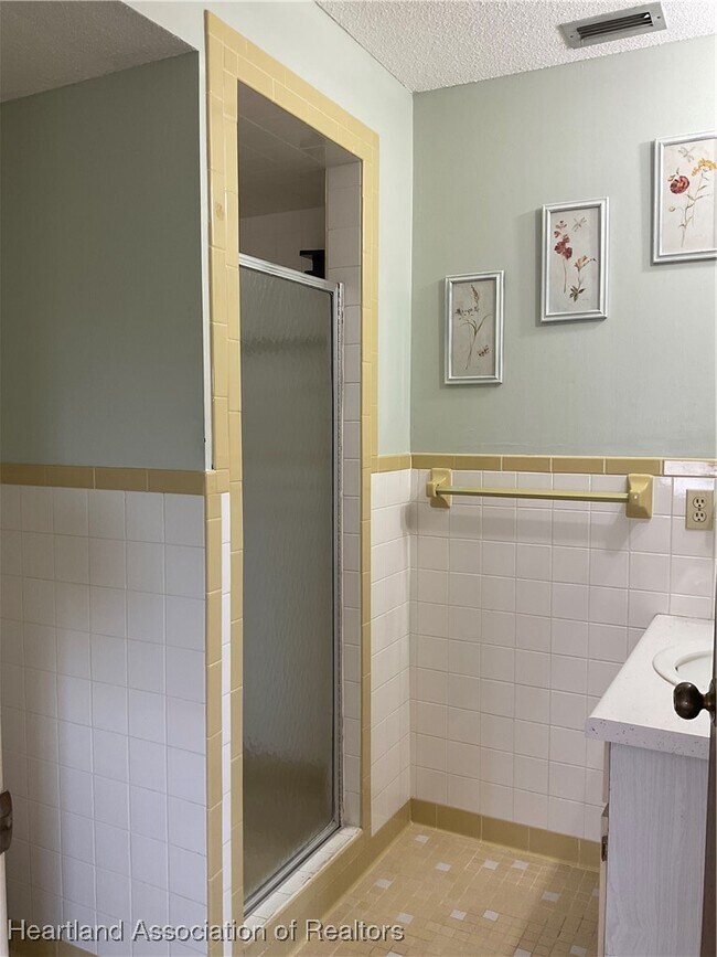 Building Photo - 106 Karola Dr