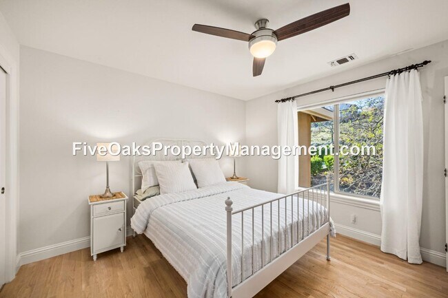 Building Photo - 5185 Mertola Dr