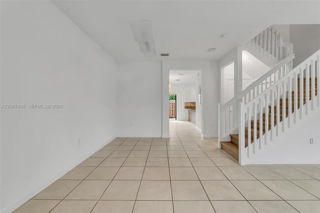 Building Photo - 582 NE 207th St