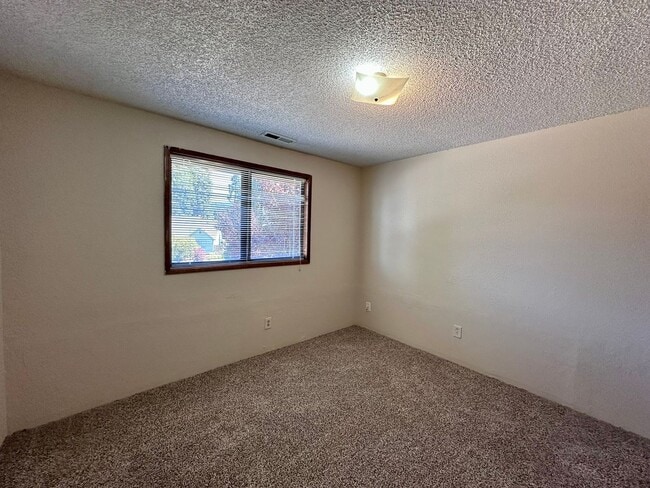 Building Photo - 970 S 55th Pl