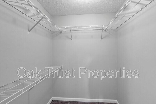 Building Photo - 107 Elaine St