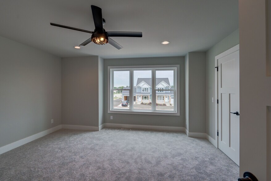 Building Photo - 291 N Bergamont Blvd