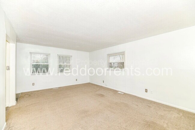 Building Photo - 5361 E Burgess Ave