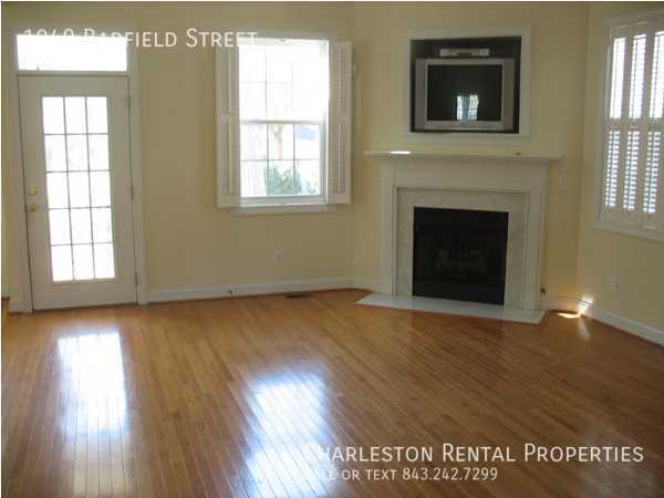 Building Photo - 1049 Barfield St
