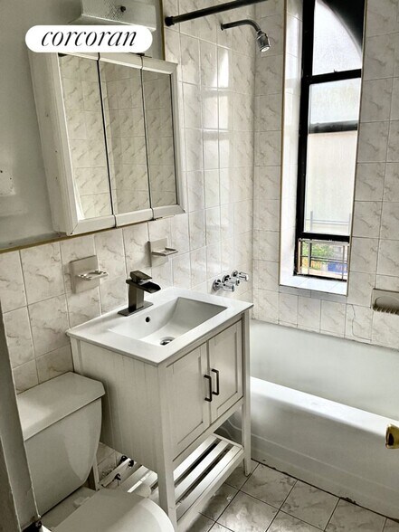 Building Photo - 100 W 85th St