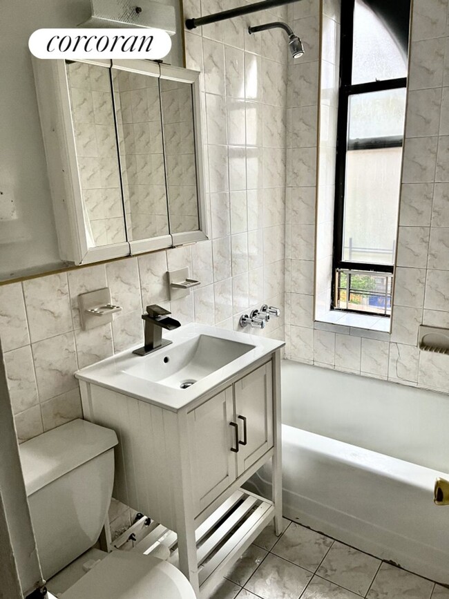 Building Photo - 100 W 85th St