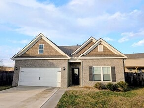 Building Photo - Great Home Available Now