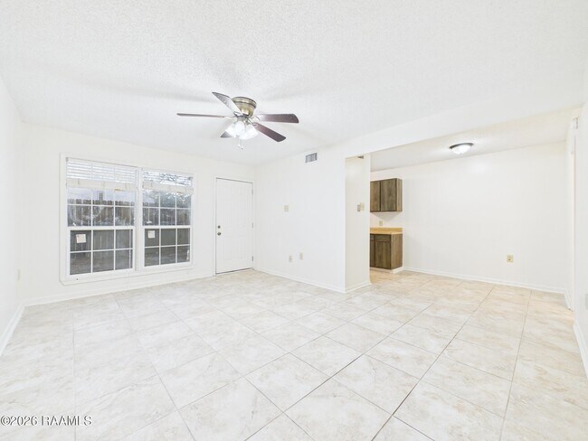 Building Photo - 809 Fox Run Ave