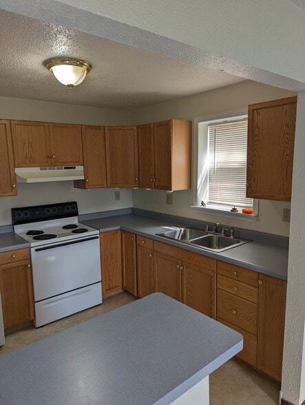 Building Photo - 1206 10th Ave S