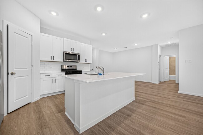 Building Photo - 6127 Bella Breeze Dr