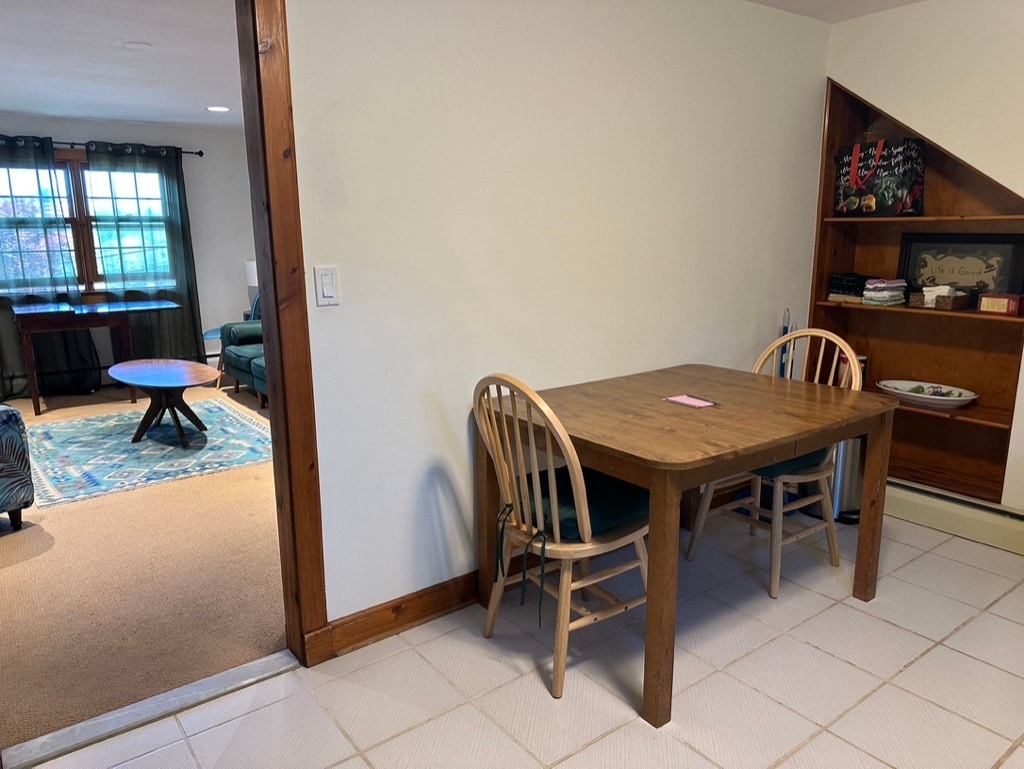 Building Photo - 74 Gainsborg Ave E